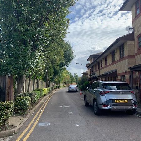 Large, Spacious 3 Bedroom Sleeps 6, Apartment For Contractors And Holidays In Lewisham, Greater London - 1 Free Parking Space & Free Wifi Exteriér fotografie