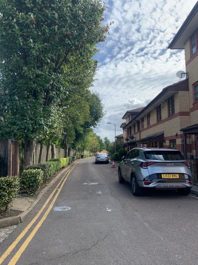Large, Spacious 3 Bedroom Sleeps 6, Apartment For Contractors And Holidays In Lewisham, Greater London - 1 Free Parking Space & Free Wifi Exteriér fotografie