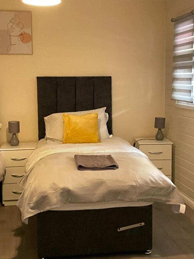 Large, Spacious 3 Bedroom Sleeps 6, Apartment For Contractors And Holidays In Lewisham, Greater London - 1 Free Parking Space & Free Wifi Exteriér fotografie