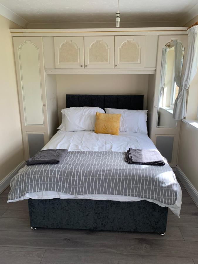 Large, Spacious 3 Bedroom Sleeps 6, Apartment For Contractors And Holidays In Lewisham, Greater London - 1 Free Parking Space & Free Wifi Exteriér fotografie
