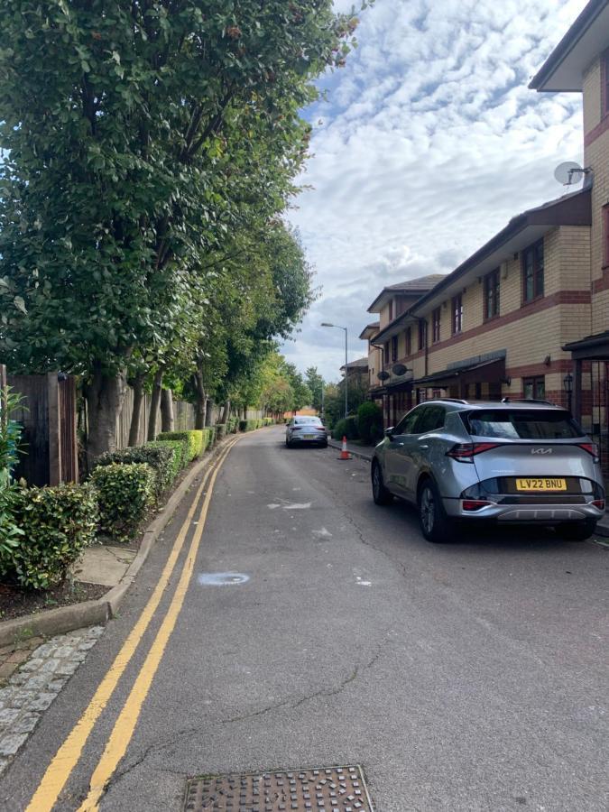 Large, Spacious 3 Bedroom Sleeps 6, Apartment For Contractors And Holidays In Lewisham, Greater London - 1 Free Parking Space & Free Wifi Exteriér fotografie