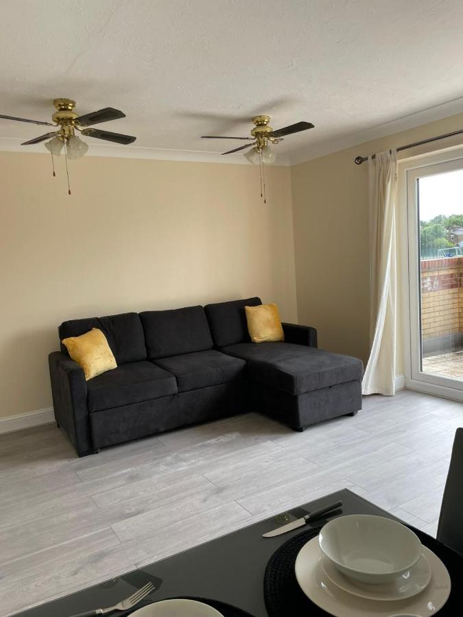 Large, Spacious 3 Bedroom Sleeps 6, Apartment For Contractors And Holidays In Lewisham, Greater London - 1 Free Parking Space & Free Wifi Exteriér fotografie