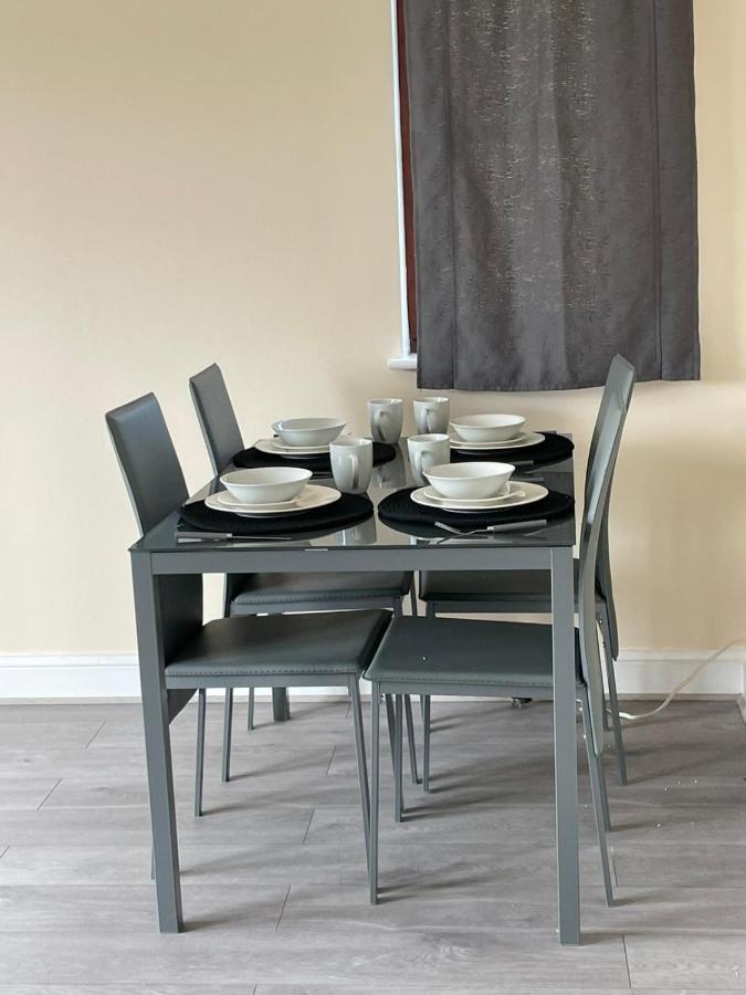 Large, Spacious 3 Bedroom Sleeps 6, Apartment For Contractors And Holidays In Lewisham, Greater London - 1 Free Parking Space & Free Wifi Exteriér fotografie